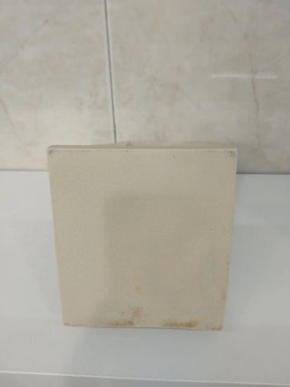 Expositor de joyería beige