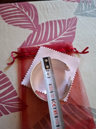 Pulsera plateada con diseño tribal nueva