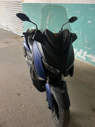 Yamaha XMAX Negra/Azul Maxi Scooter