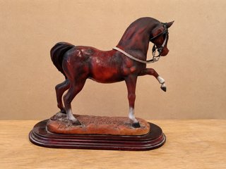 Figura Caballo Vintage Macizo sobre peana (35 cm)