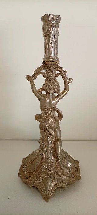 PORTAVELAS DECORATIVO DE LATÓN FIGURA DE NIÑO