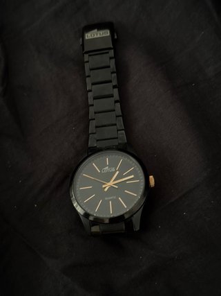 Reloj Lotus Negro y Dorado