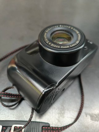Nikon Zoom 700 VR Cámara Analógica Negra