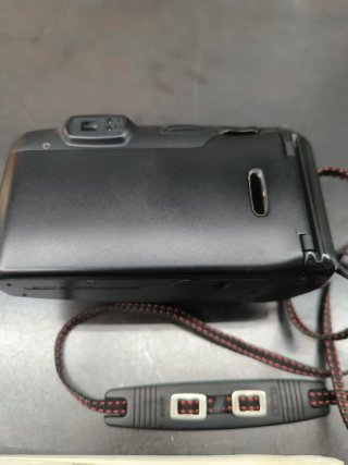 Nikon Zoom 700 VR Cámara Analógica Negra