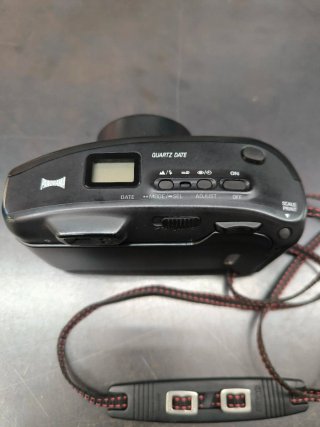 Nikon Zoom 700 VR Cámara Analógica Negra