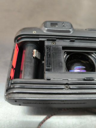 Nikon Zoom 700 VR Cámara Analógica Negra