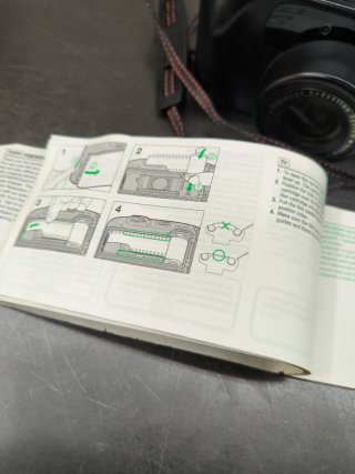 Nikon Zoom 700 VR Cámara Analógica Negra
