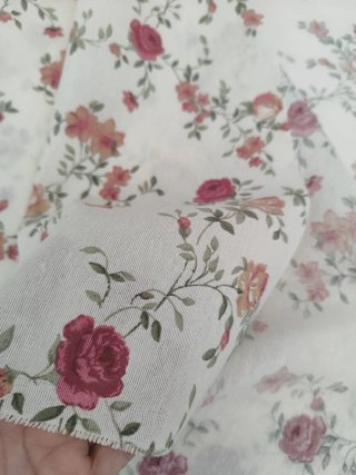 Tela loneta estampada rosas