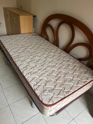 Colchón beige y morado Colchones y sumieles cabece