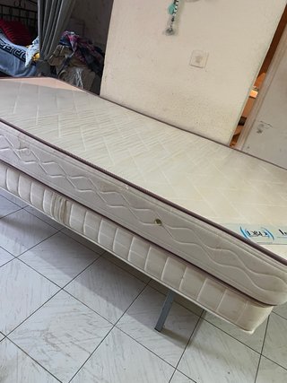 Colchón beige y morado Colchones y sumieles cabece