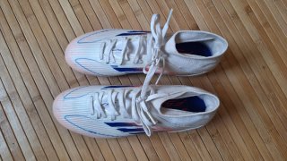 Zapatillas Adidas Fútbol Blancas y Azules