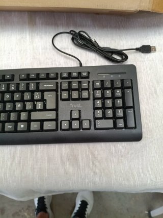 Teclado Trust Taro QWERTY Español Negro