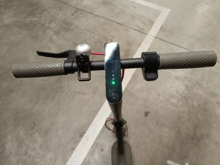 Patinete Xiaomi + cargador + 2 ruedas