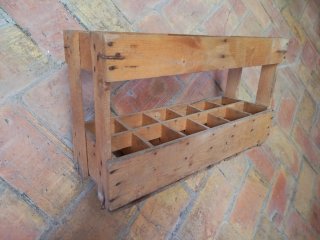 Caja de madera Ginestar para botellas antigua