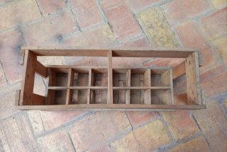 Caja de madera Ginestar para botellas antigua