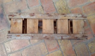 Caja de madera Ginestar para botellas antigua