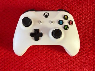 Xbox One S Blanca