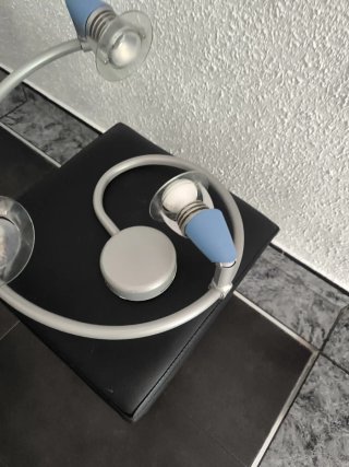 Lámpara de habitación azul y plateada con 3 puntos