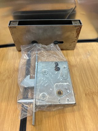 Cerradura para puertas y portones correderos