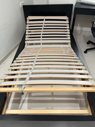 Cama y somier articul individual Malm negra 90x200