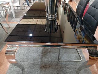 Mesa de comedor cristal y metal