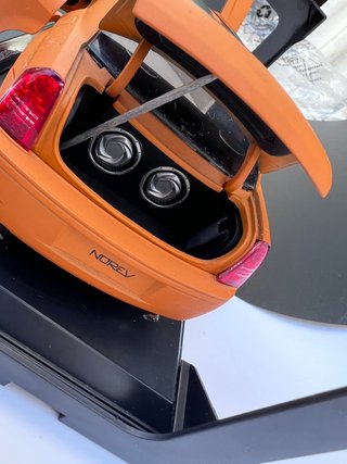 Chrysler 300C Norev 1:18 Parotech