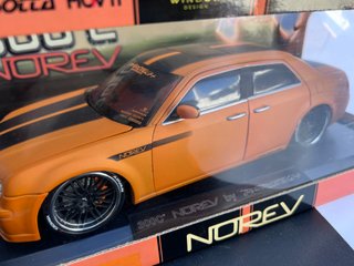 Chrysler 300C Norev 1:18 Parotech