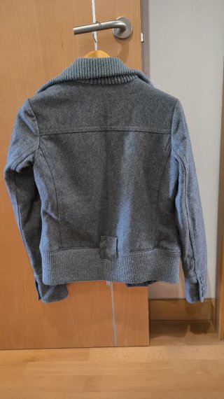 Cazadora Bershka gris talla M