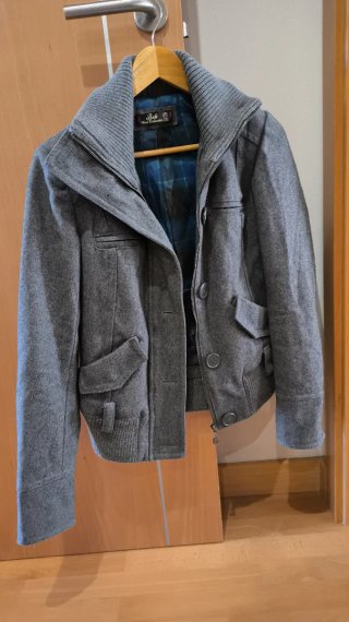 Cazadora Bershka gris talla M