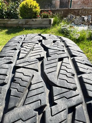 Rueda 215/80R16 - 80% de vida útil