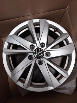 Llanta VW Karlstad 16 pulgadas Original Aluminio