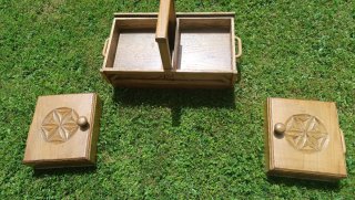 Costurero/ caja de castaño tallado, hecho a mano