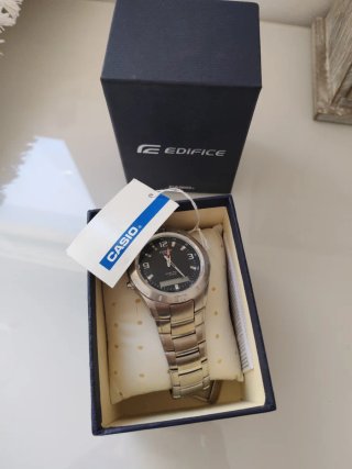 Reloj Casio Edifice Plata y Negro