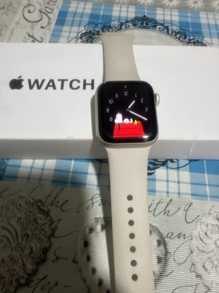 Apple Watch Plata con Correa Blanca