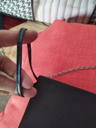 Bolso de mano vintage negro con cadena
