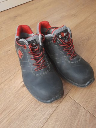 Zapatos de seguridad U Power negros y rojos