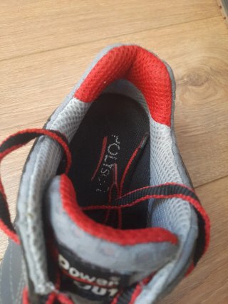 Zapatos de seguridad U Power negros y rojos