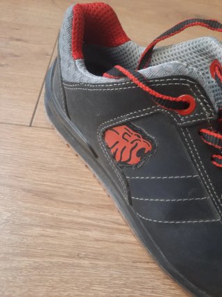 Zapatos de seguridad U Power negros y rojos