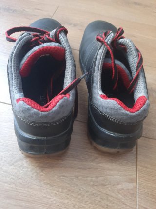 Zapatos de seguridad U Power negros y rojos