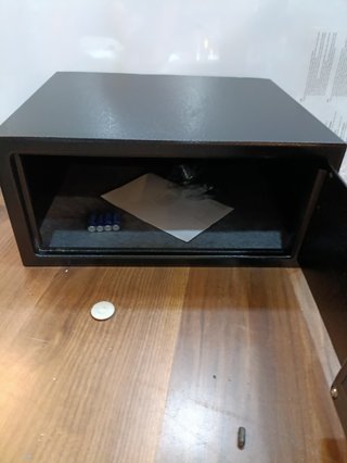 Cassaforte portatile Yale YLV/200/DB2, nero, PIN digitale 3–8 cifre, 2 chiavi