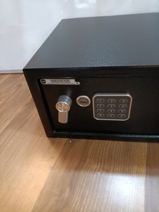 Cassaforte portatile Yale YLV/200/DB2, nero, PIN digitale 3–8 cifre, 2 chiavi