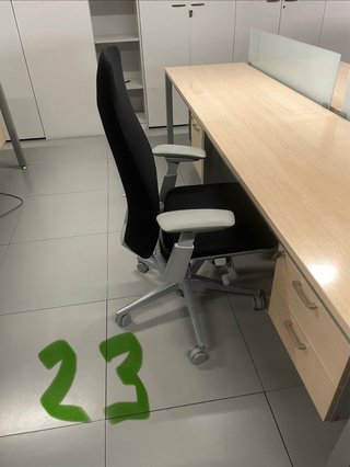 Mobili per ufficio: Sedie, tavoli e archivio