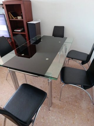 Mesa Comedor de Cristal  y Metal con  seis sillas
