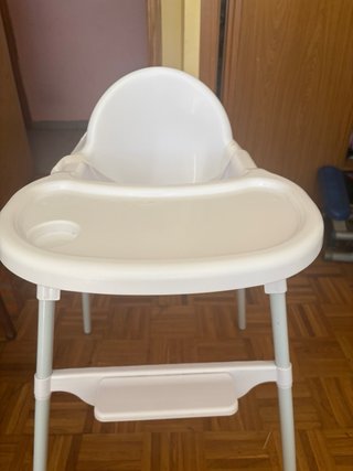 Silla de comer para bebé blanca
