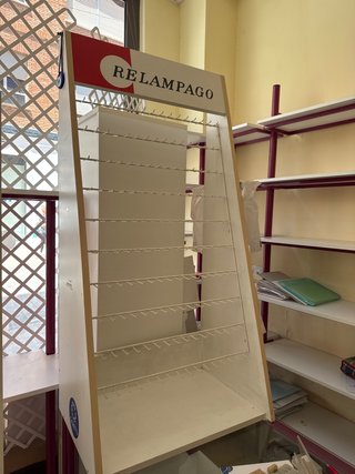 Mueble expositor RELAMPAGO