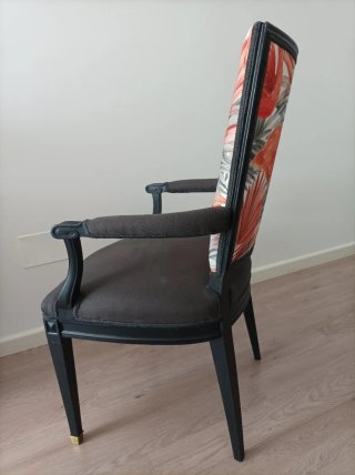 Butaca con tapizado nuevo inusual