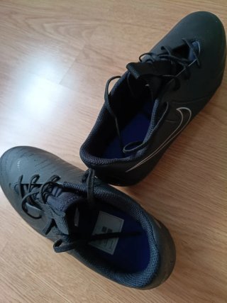 Botas de fútbol Nike negras