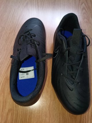 Botas de fútbol Nike negras