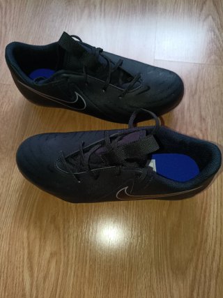 Botas de fútbol Nike negras