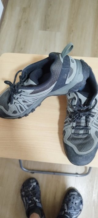 Zapatillas de montaña Salomon grises